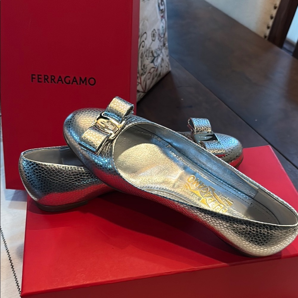 Salvatore Ferragamo Silver Ballet luxury Flats- Italian leather -NEW IN BOX